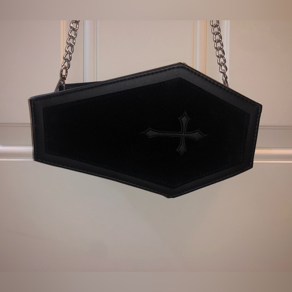 Spirit Halloween Coffin Small Crossbody Red Velvet Inside Cross Zipper